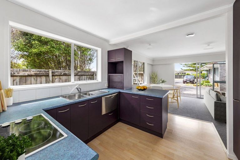 Photo of property in 2/111 Florence Avenue, Orewa, 0931