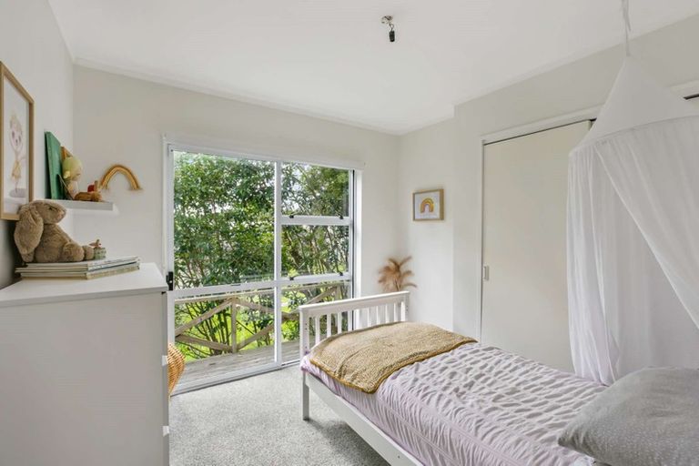 Photo of property in 8a Holiday Road, Stanmore Bay, Whangaparaoa, 0932