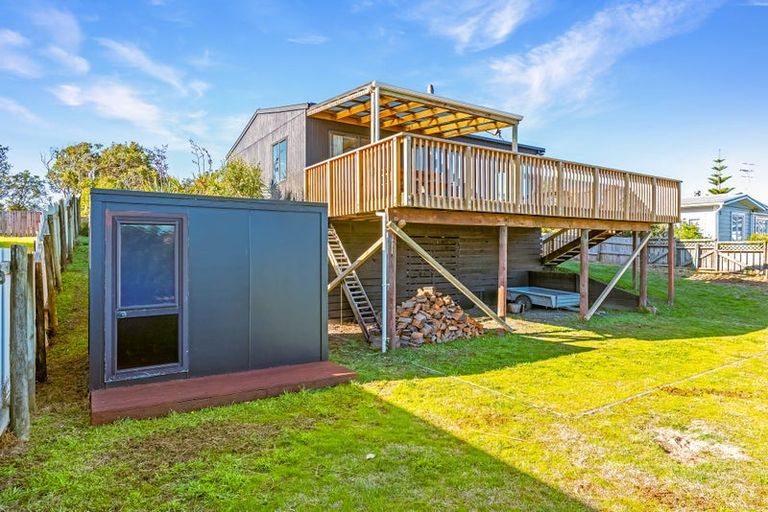 Photo of property in 3 James Street, Waikawa Beach, Manakau, 5573