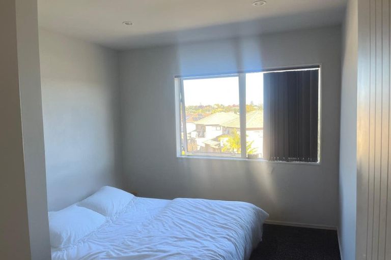 Photo of property in 75 Bordeaux Parade, Te Atatu South, Auckland, 0610