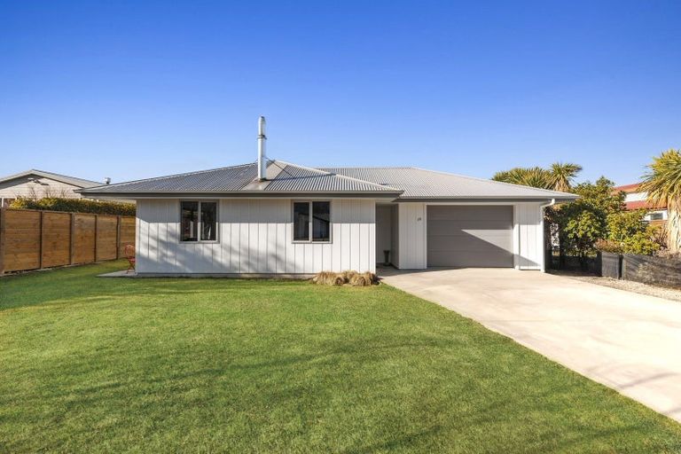Photo of property in 13 Bell Street, Lake Hawea, 9382