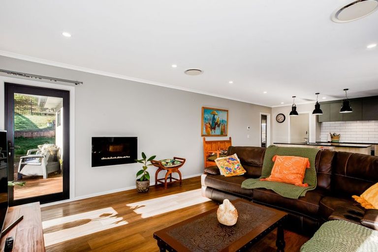 Photo of property in 24 Queen Charlotte Drive, Aotea, Porirua, 5024