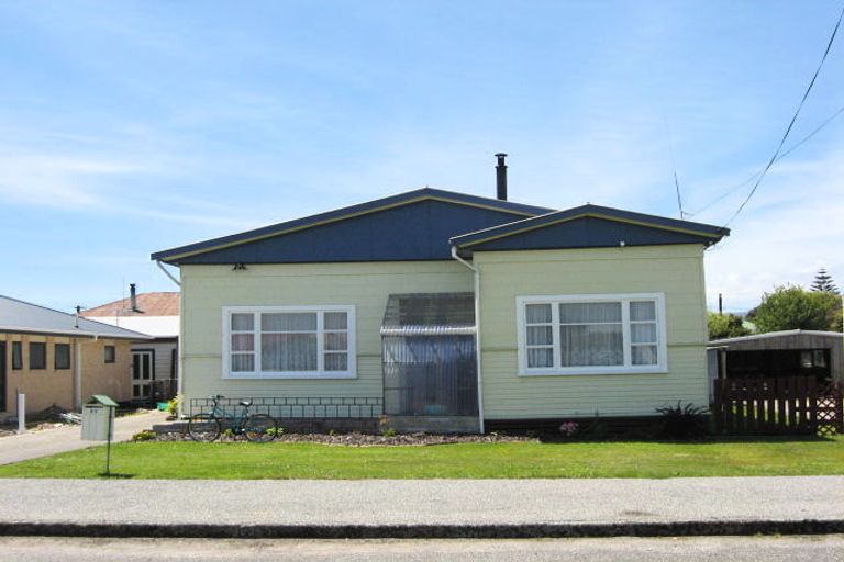 Photo of property in 35 Queen Street, Westport, 7825