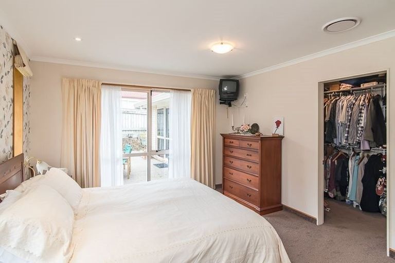 Photo of property in 15 Millennium Hill, Paraparaumu, 5032