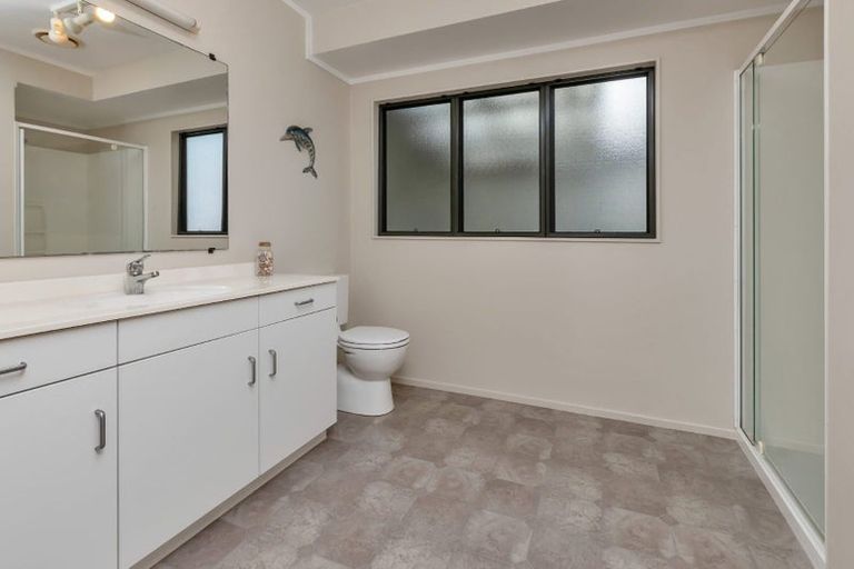 Photo of property in 74 One Tree Point Road, One Tree Point, 0118