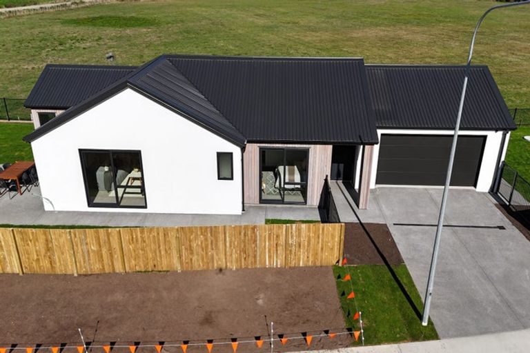 Photo of property in 100 Waipunahau Road, Waikanae, 5036