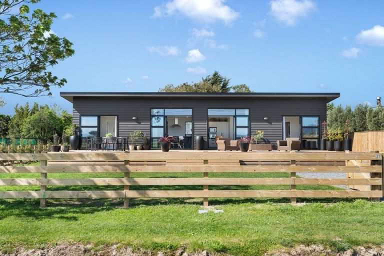 Photo of property in 27 Ferry Road, Martinborough, 5711