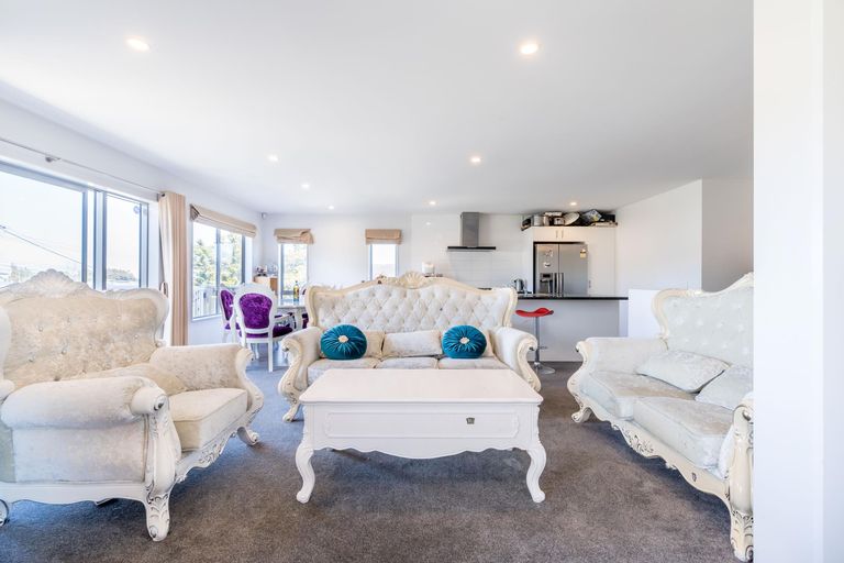 Photo of property in 36 Makora Road, Massey, Auckland, 0614