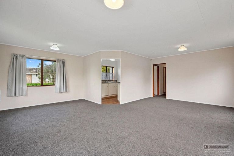 Photo of property in 1/32 Parakai Avenue, Parakai, 0830