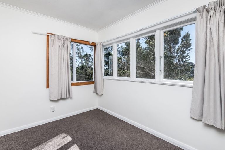 Photo of property in 11 Miles Crescent, Newlands, Wellington, 6037
