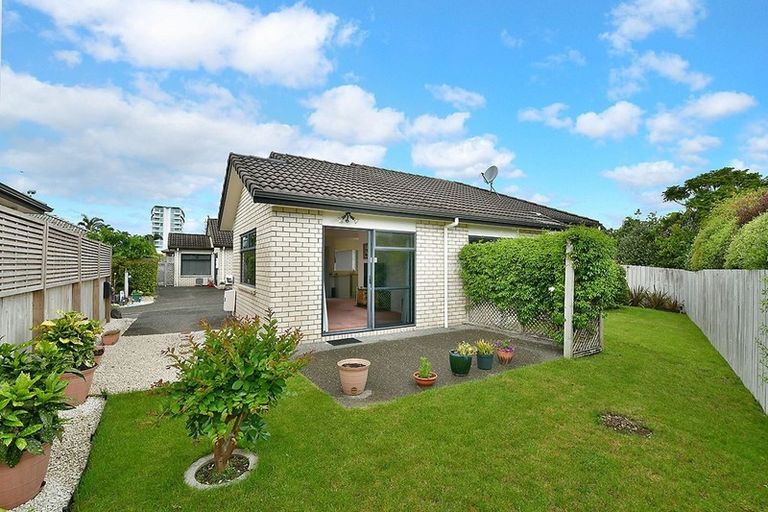 Photo of property in 12 Francis Skinner Place, Orewa, 0931