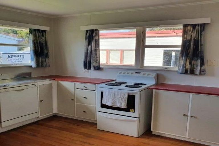 Photo of property in 158 Stokes Valley Road, Stokes Valley, Lower Hutt, 5019