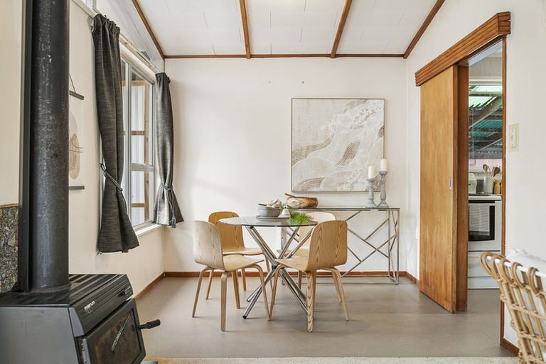 Photo of property in 5 Papa Place, Birkdale, Auckland, 0626