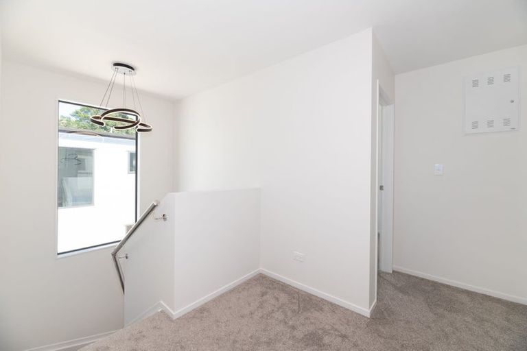 Photo of property in 2b Garner Place, Glenfield, Auckland, 0629
