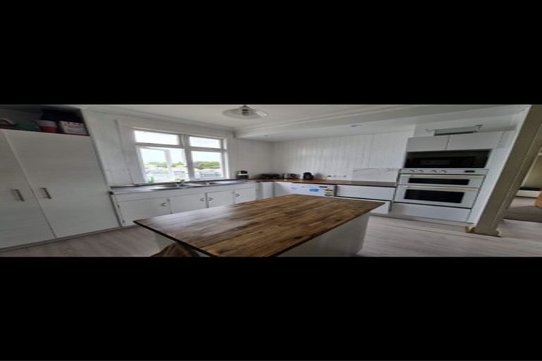 Photo of property in 42 Chelwood Street, Takaro, Palmerston North, 4412