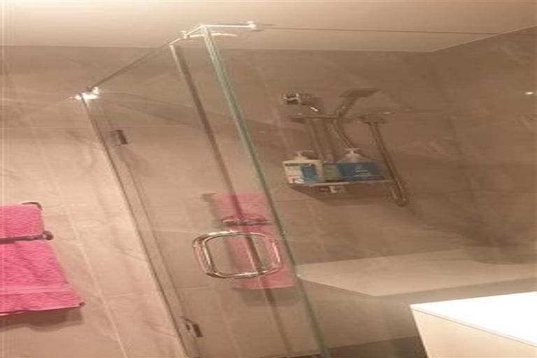 Photo of property in 5 Fernhaven Place, Massey, Auckland, 0614