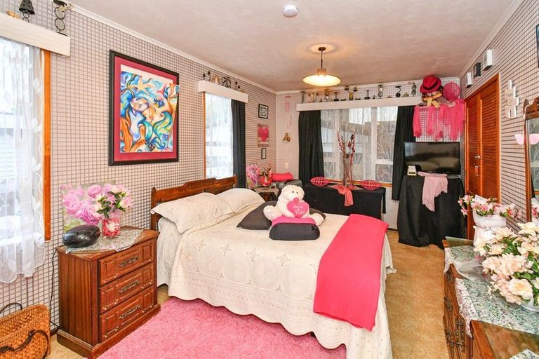 Photo of property in 13 Lipton Grove, Opaheke, Papakura, 2113