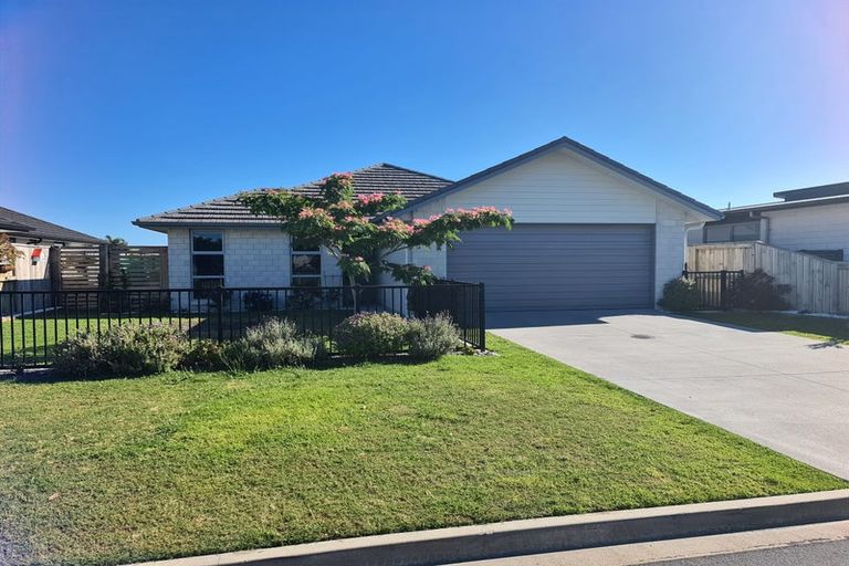 Photo of property in 61 Harding Drive, Papamoa Beach, Papamoa, 3118