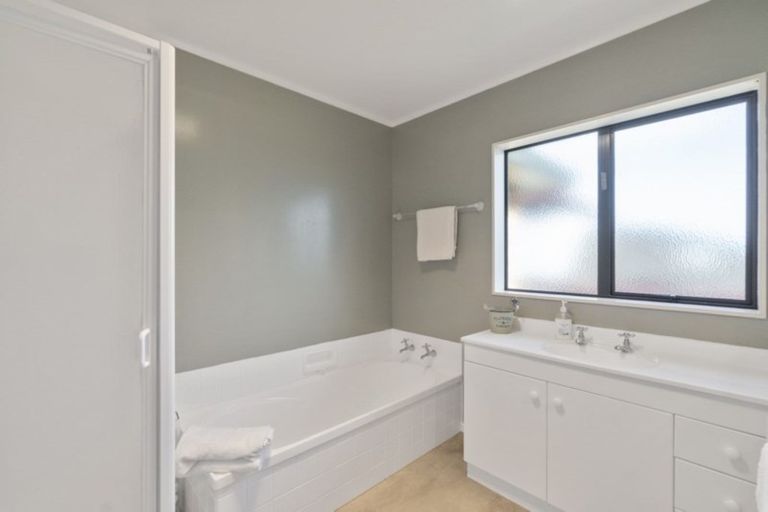 Photo of property in 16 Prospect Place, Western Heights, Hamilton, 3200