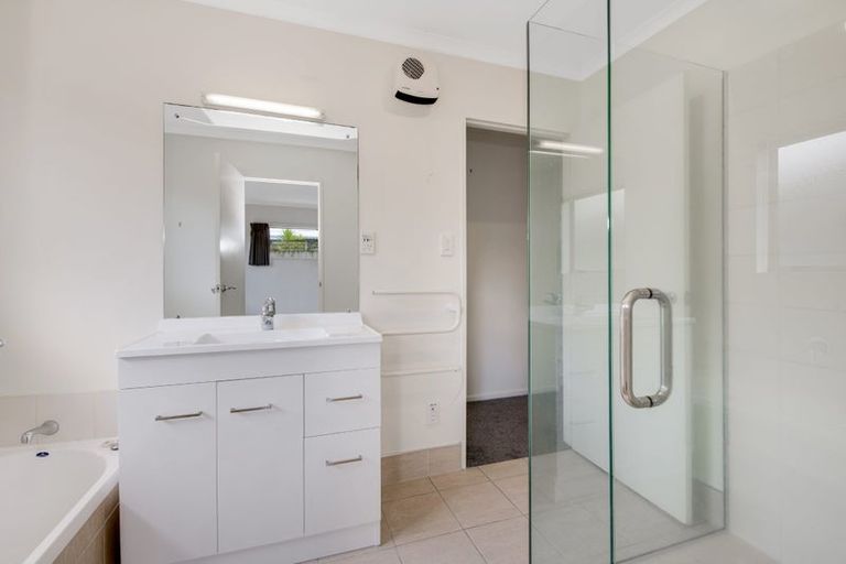 Photo of property in 53 Bay Street, Red Beach, 0932