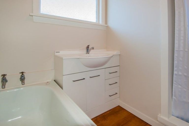 Photo of property in 16 Steele Street, Hornby, Christchurch, 8042