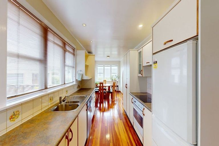 Photo of property in 41 Kenmore Street, Newlands, Wellington, 6037