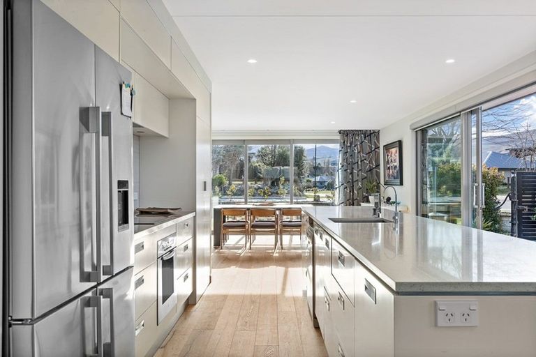 Photo of property in 2 Widgeon Place, Lake Hayes, Queenstown, 9304