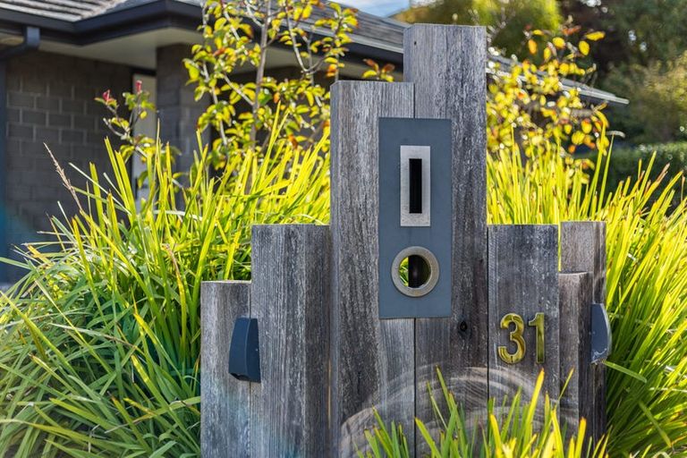 Photo of property in 31 Mooring Close, Whitby, Porirua, 5024