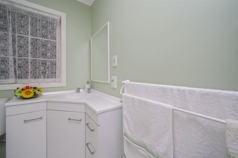 Photo of property in 2 Ropata Street, Hawera, 4610