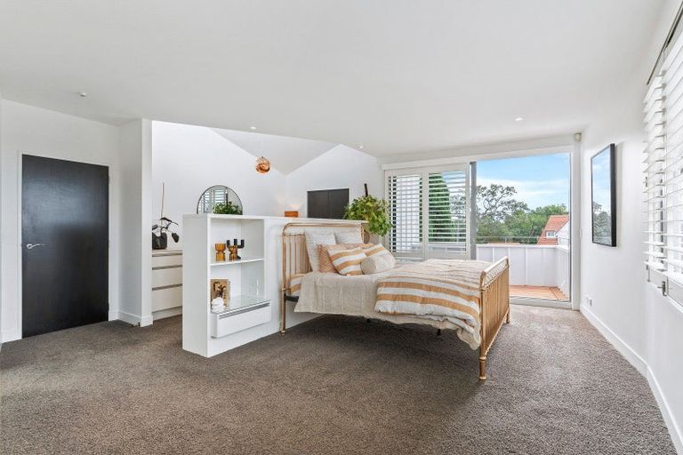 Photo of property in 33a Stanley Point Road, Stanley Point, Auckland, 0624