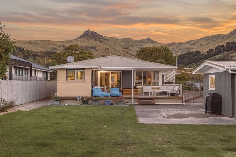 Photo of property in 6 Laing Crescent, Heathcote Valley, Christchurch, 8022