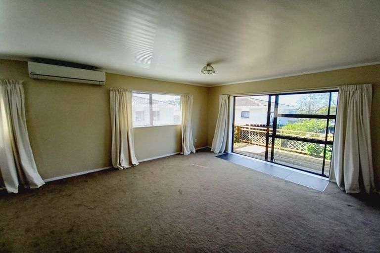 Photo of property in 2/65 Golf Road, New Lynn, Auckland, 0600