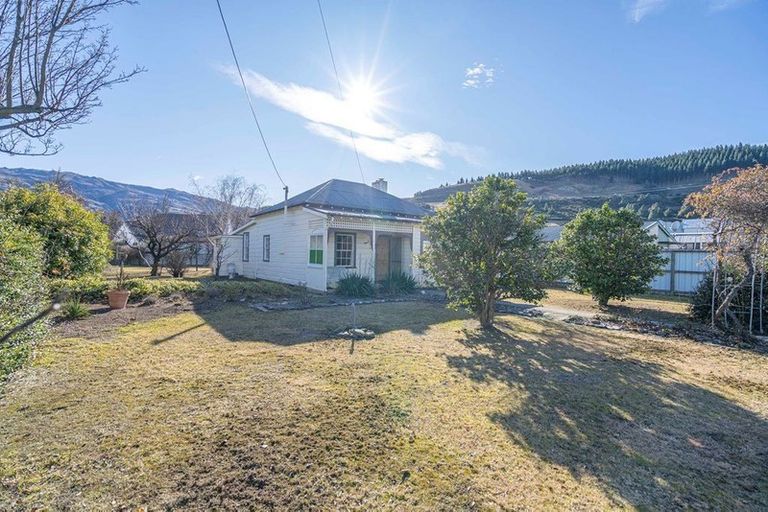 Photo of property in 8 Fraser Street, Clyde, 9330