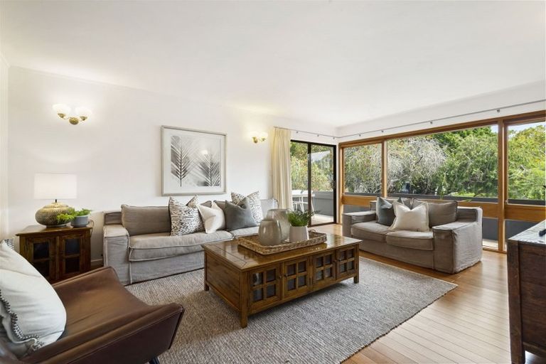 Photo of property in 8 Riviera Place, Hauraki, Auckland, 0622