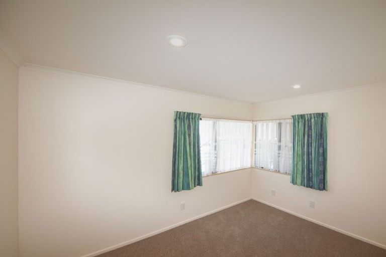 Photo of property in 27 Derry Hill, Churton Park, Wellington, 6037
