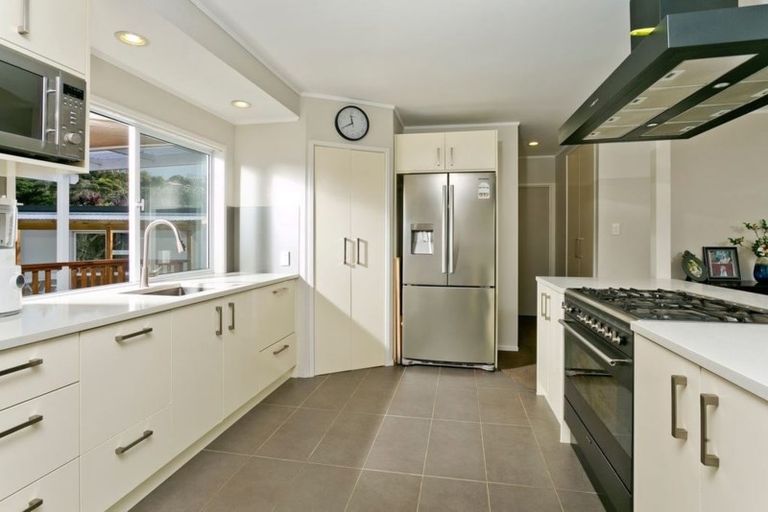 Photo of property in 54 Normanton Street, Glenfield, Auckland, 0629