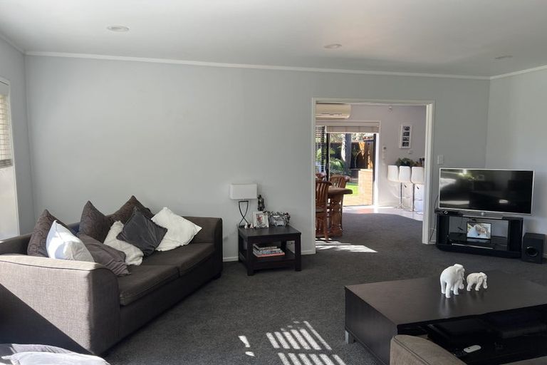 Photo of property in 8 Kindergarten Drive, Conifer Grove, Takanini, 2112