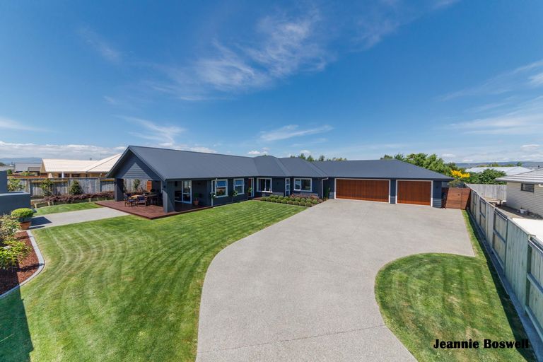 Photo of property in 51 Liberty Grove, Kelvin Grove, Palmerston North, 4414