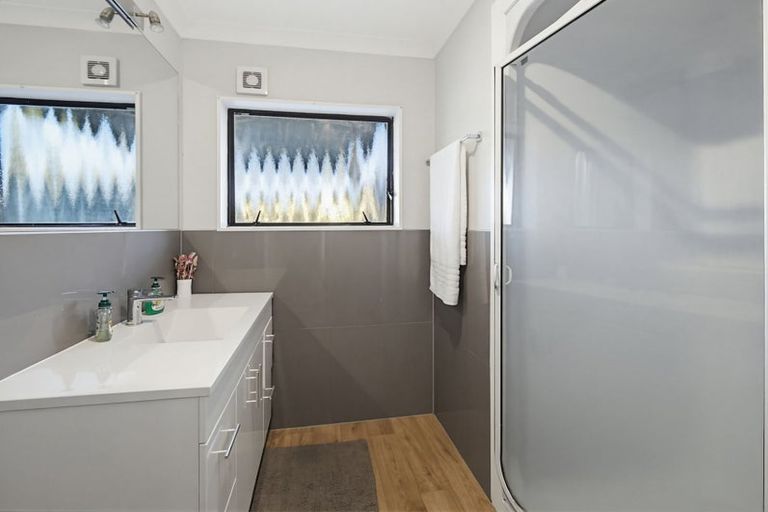 Photo of property in 77 Avondale Road, Taradale, Napier, 4112