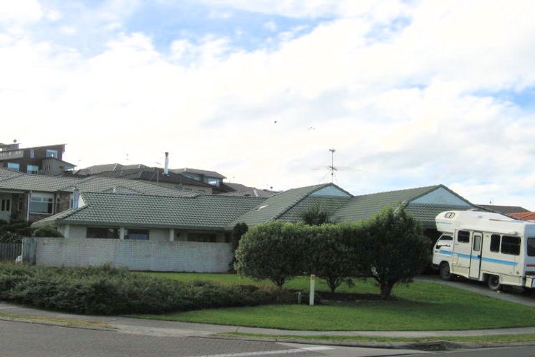 Photo of property in 112 Lakeside Drive, Orewa, 0931