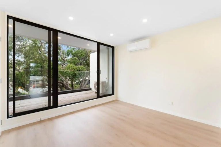 Photo of property in 8/10 Orchid Place, Te Atatu South, Auckland, 0610