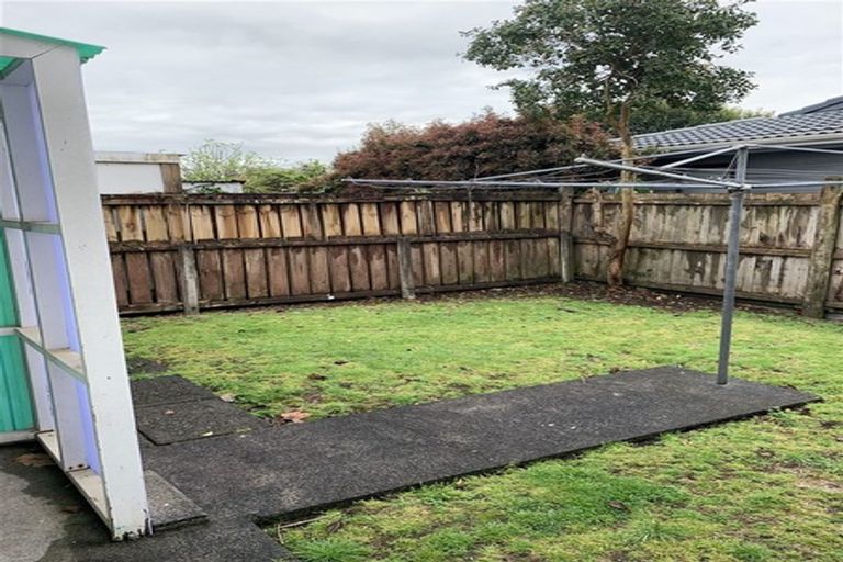Photo of property in 2/10 Ron Keat Drive, Papakura, 2110