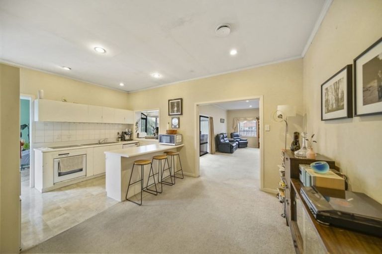 Photo of property in 13 Birdwood Avenue, Papatoetoe, Auckland, 2025