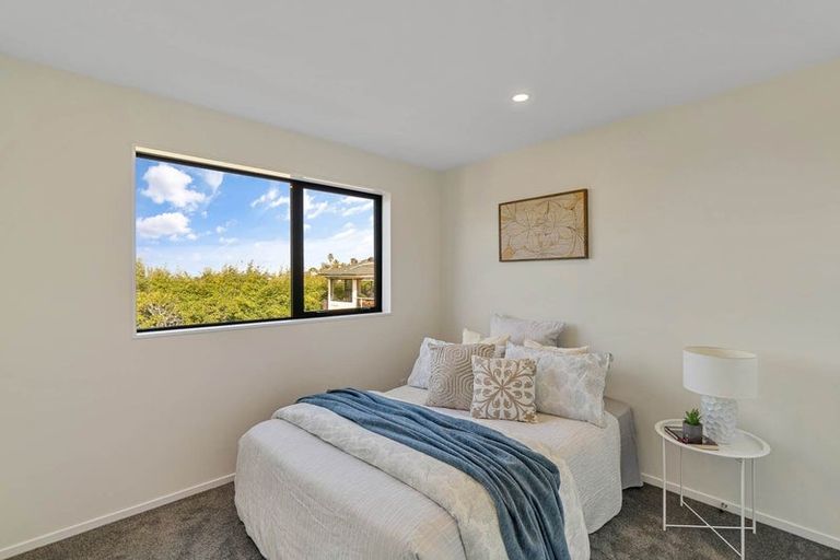 Photo of property in 8b Deuxberry Avenue, Northcote, Auckland, 0627