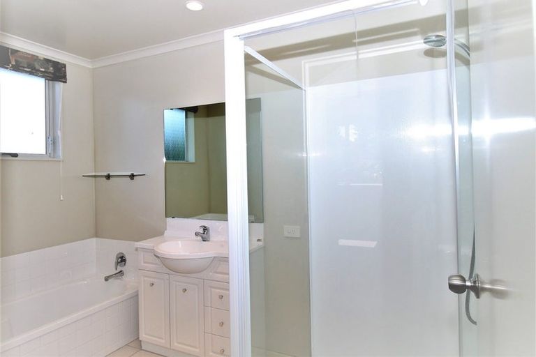 Photo of property in 11 Sires Parkway, Takanini, 2112