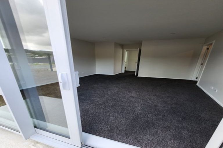 Photo of property in 17 Rewarewa Way, Timberlea, Upper Hutt, 5018