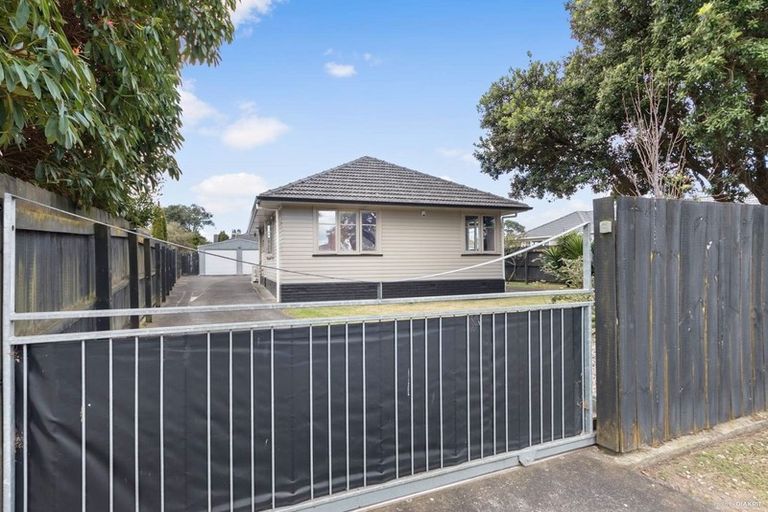 Photo of property in 31 Durham Street, Te Atatu Peninsula, Auckland, 0610