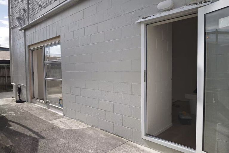 Photo of property in 18 Paisley Street, Mellons Bay, Auckland, 2014