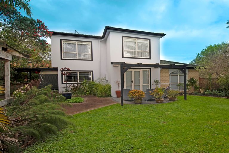 Photo of property in 3 Cognac Place, Henderson, Auckland, 0612