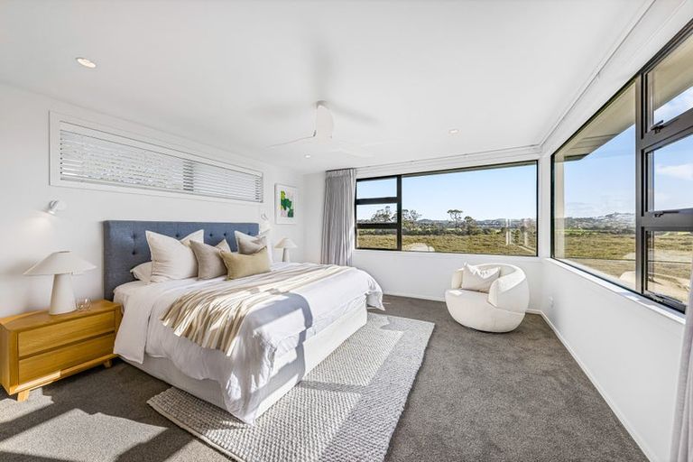 Photo of property in 8 Miran Lane, Red Beach, 0932